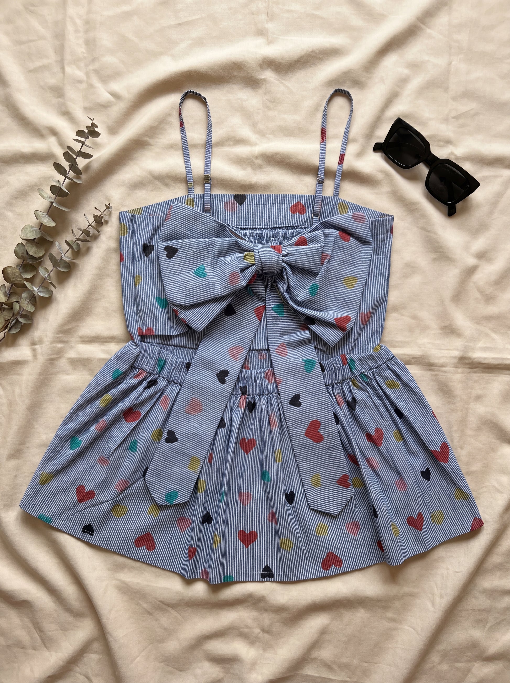 All Eyes on Bow Top back bow detail